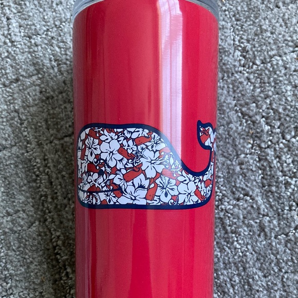 Vineyard Vines Hibiscus Whale Lidded Drinkware - Picture 4 of 10